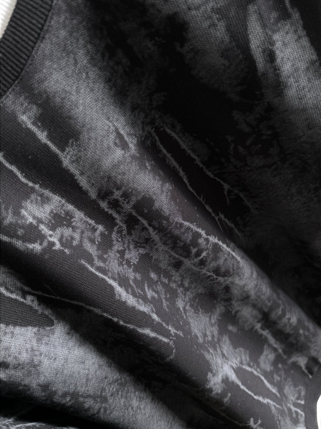 New round neck sweatshirt with long sleeves