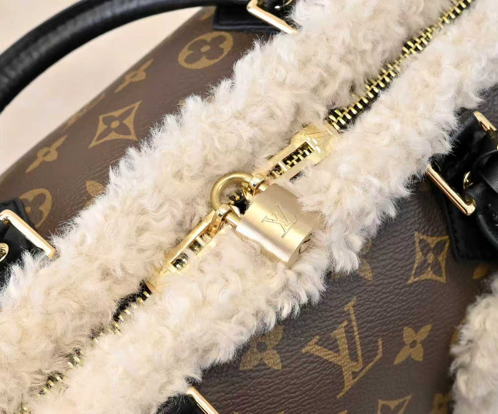 Canvas paired with comfortable wool leather handbag
