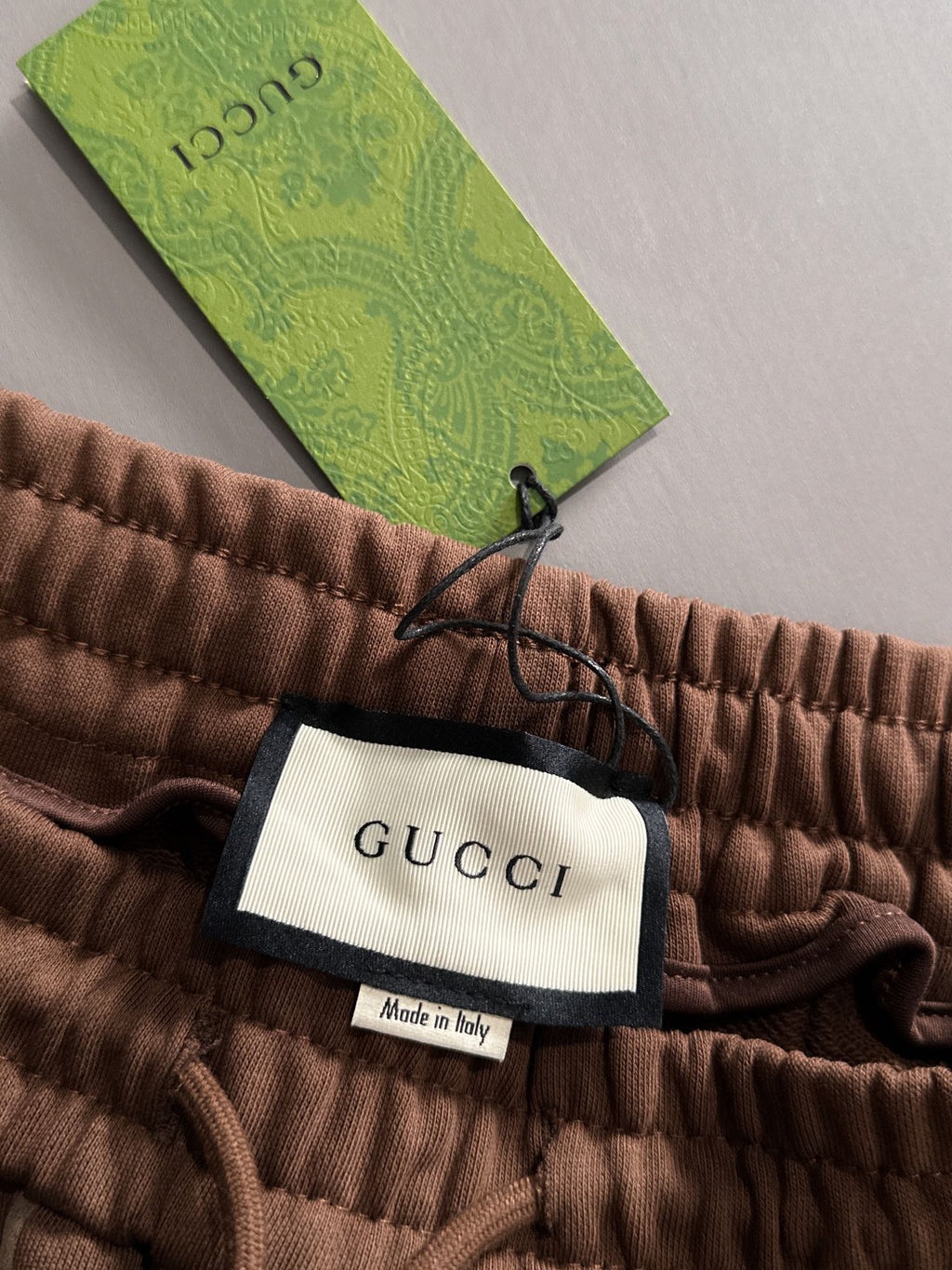 Plucked two letter logo casual shorts