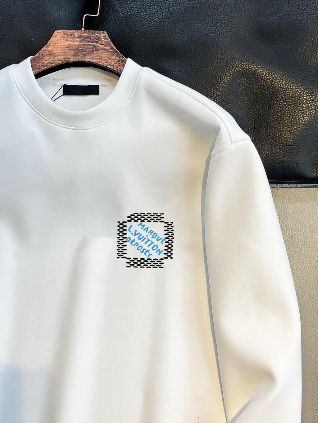 New long sleeved round neck sweatshirt 12