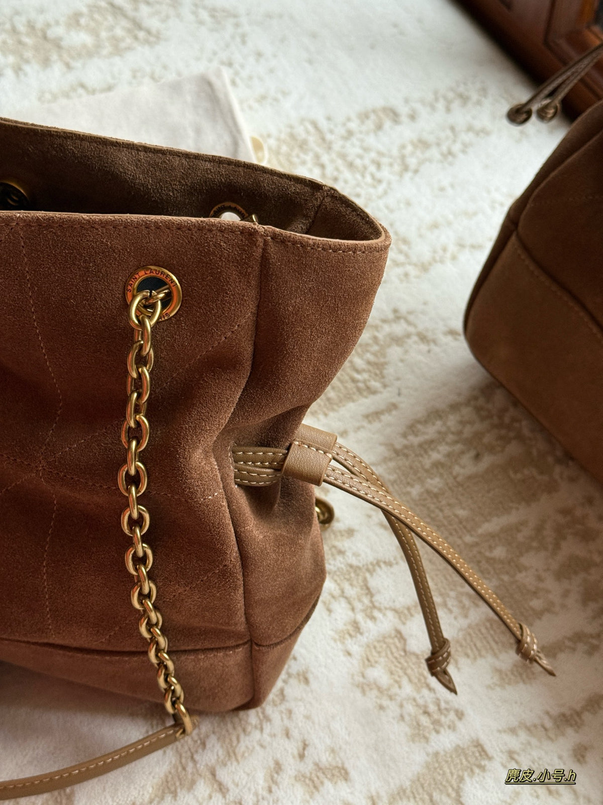 Matte suede triangular grid tote bag