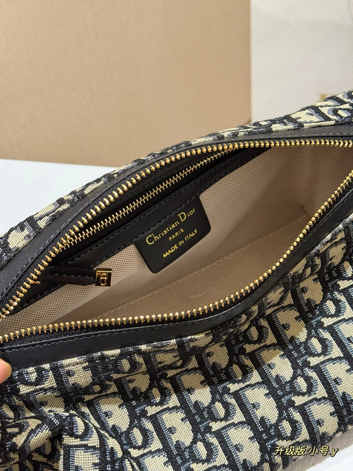 Horizontal lunch box bag made of canvas and cowhide
