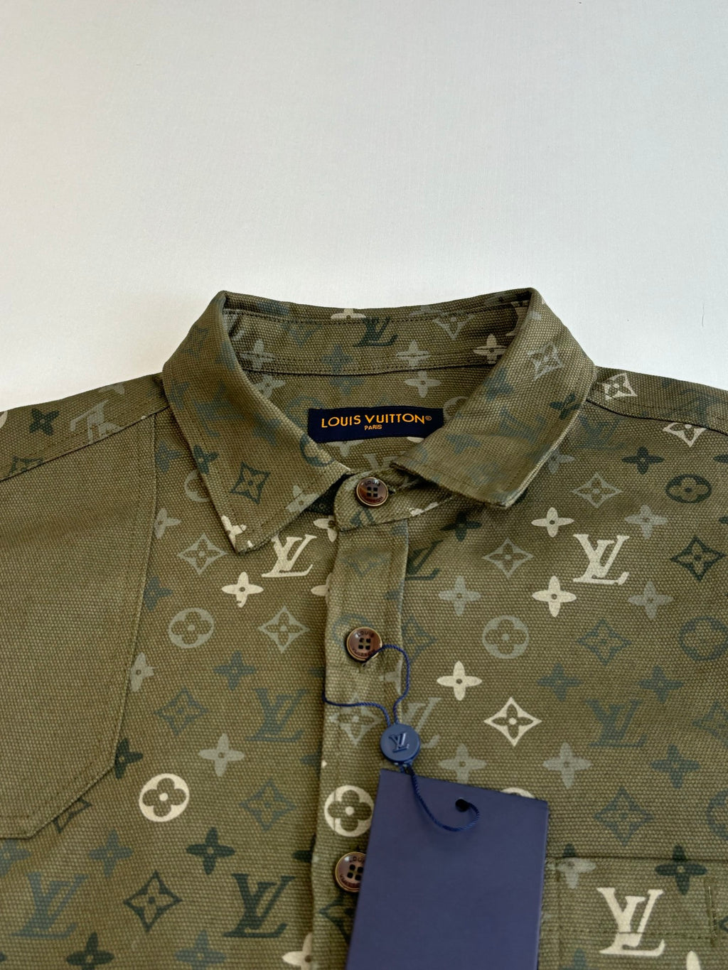 Full printed camouflage pointed collar long sleeved shirt