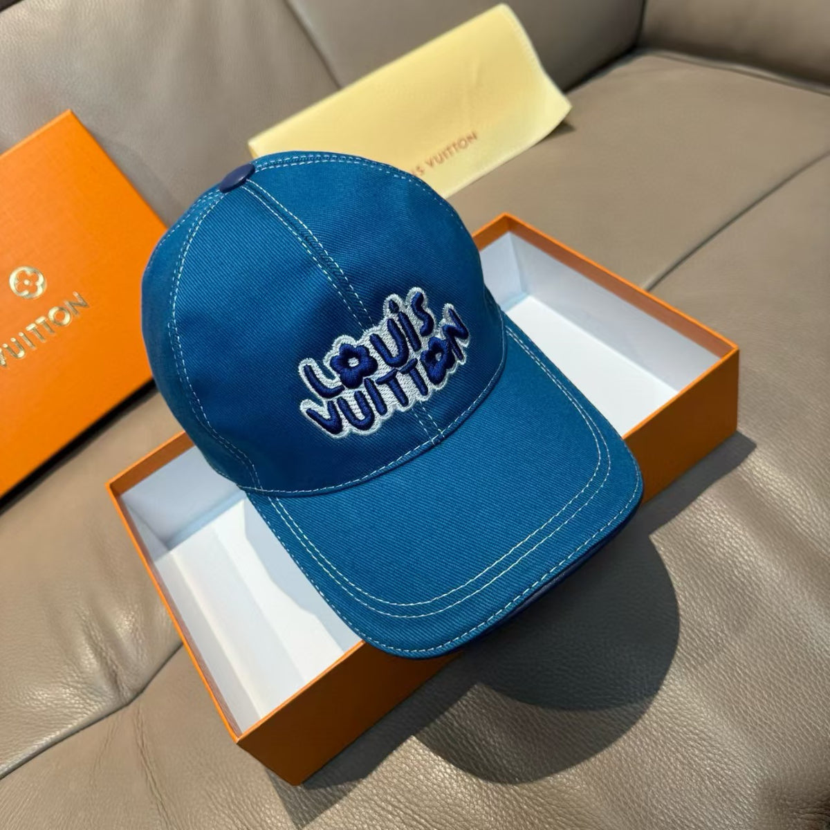 New embroidered canvas baseball cap