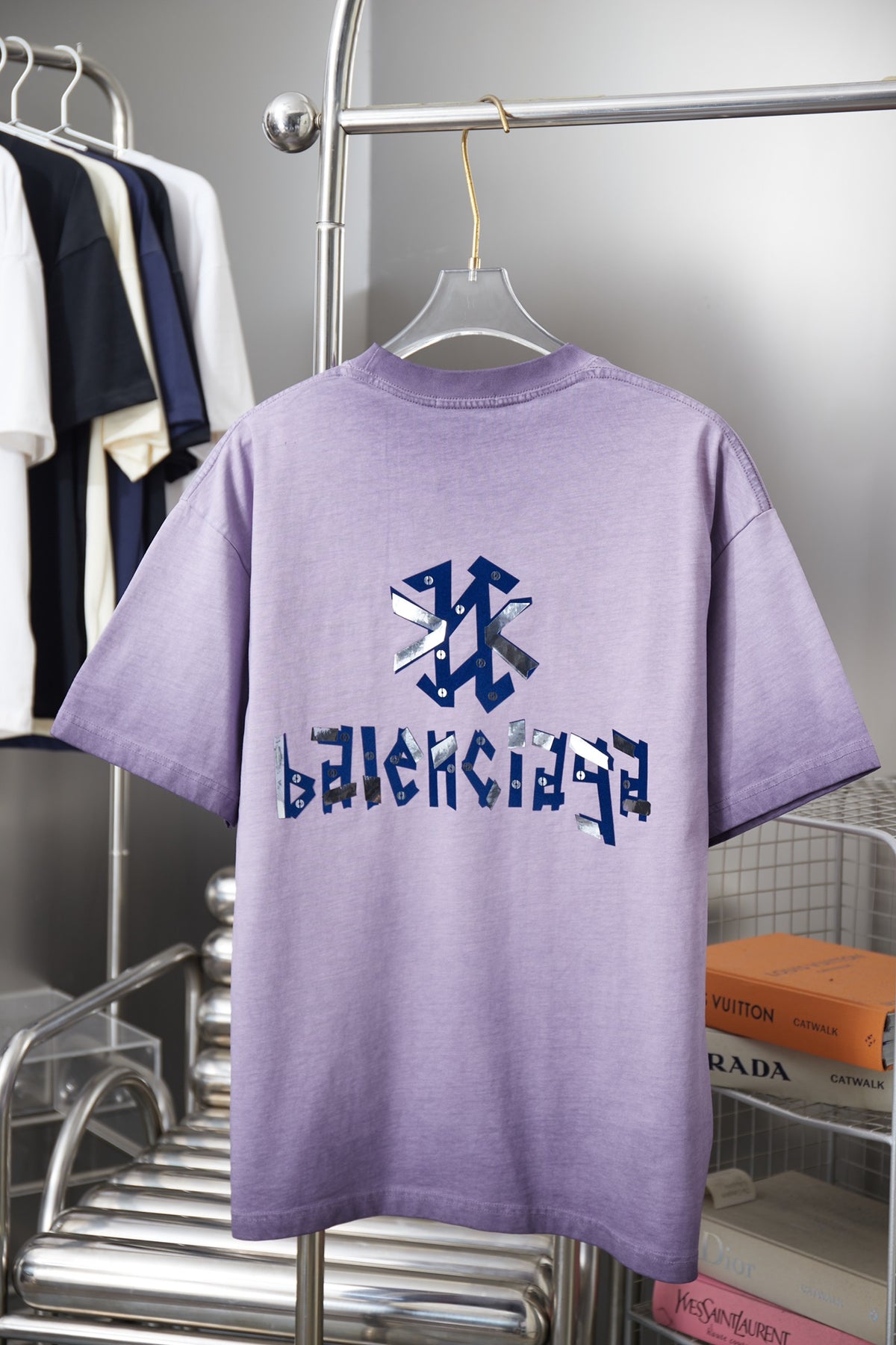 Letter rhinestone short sleeved shirt
