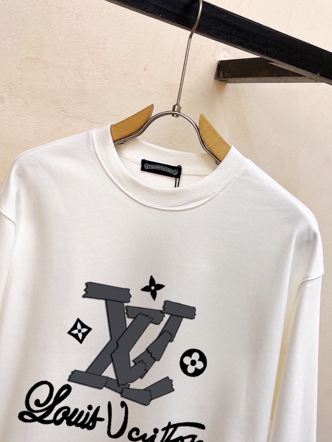 Latest long sleeved round neck sweatshirt 9