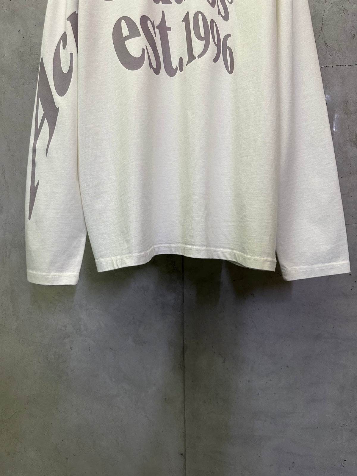 Large letter logo long sleeved T-shirt