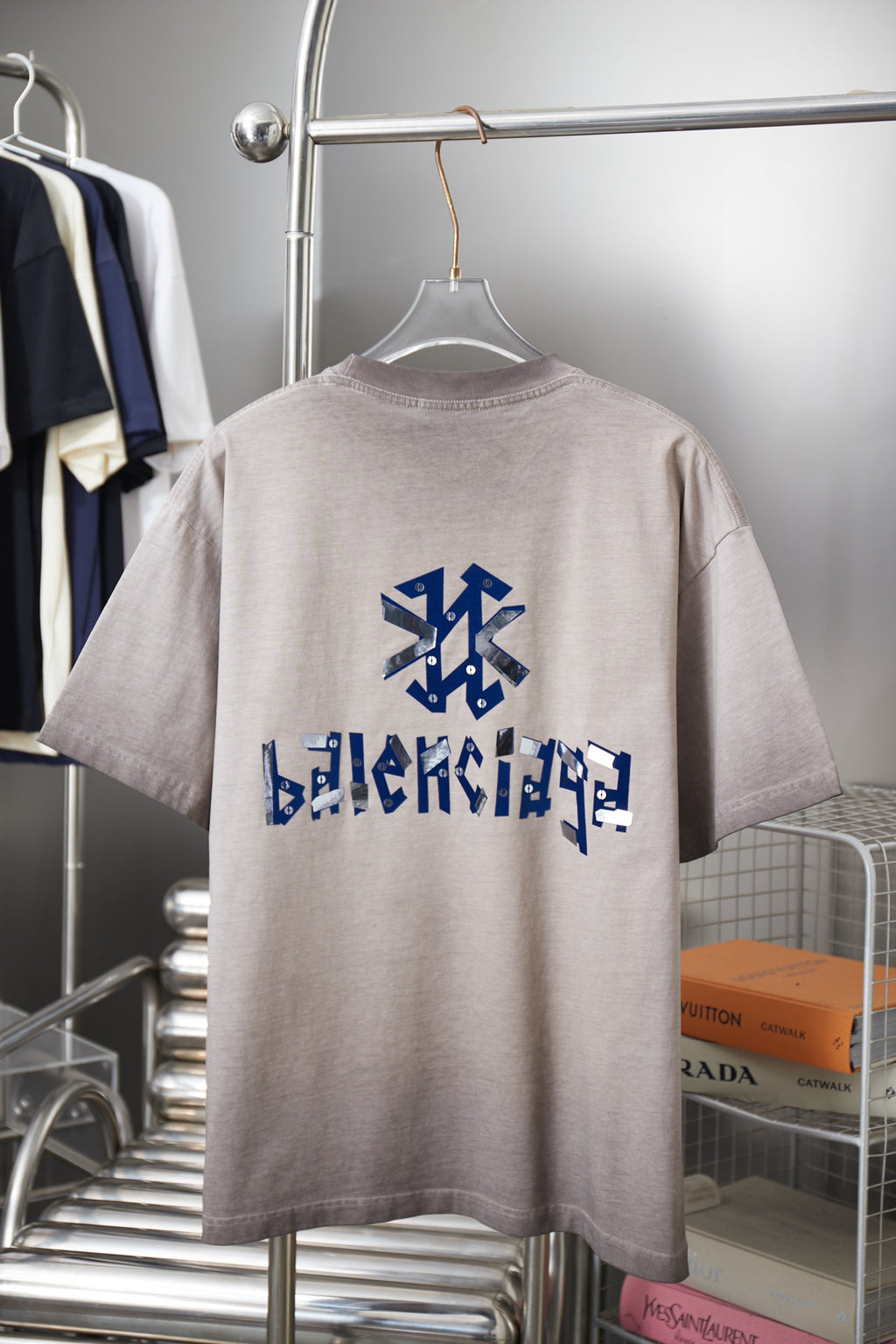 Letter rhinestone short sleeved shirt