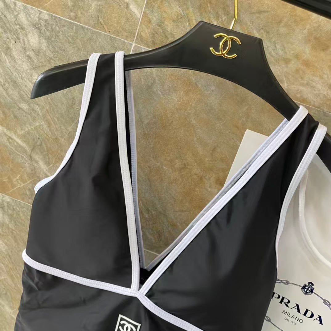 New backless one-piece swimsuit