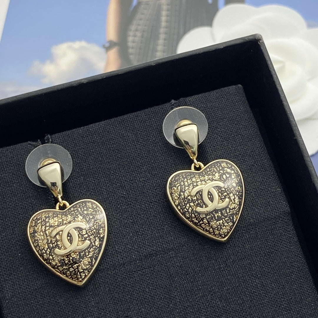 Black gold lace heart-shaped earrings