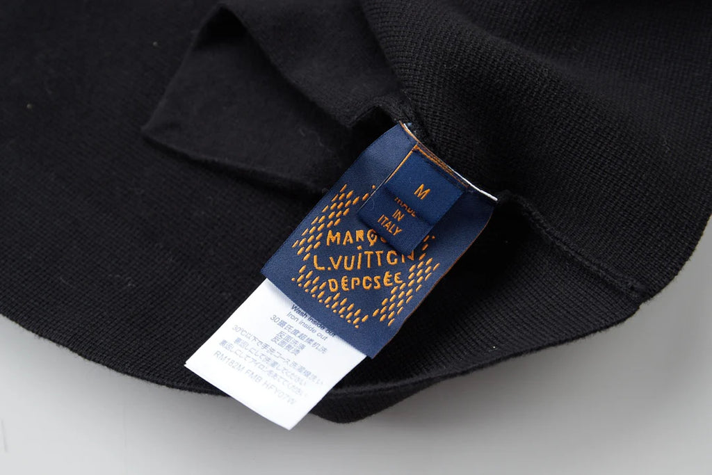 Knitted zipper jacket with grid collar and letter stickers