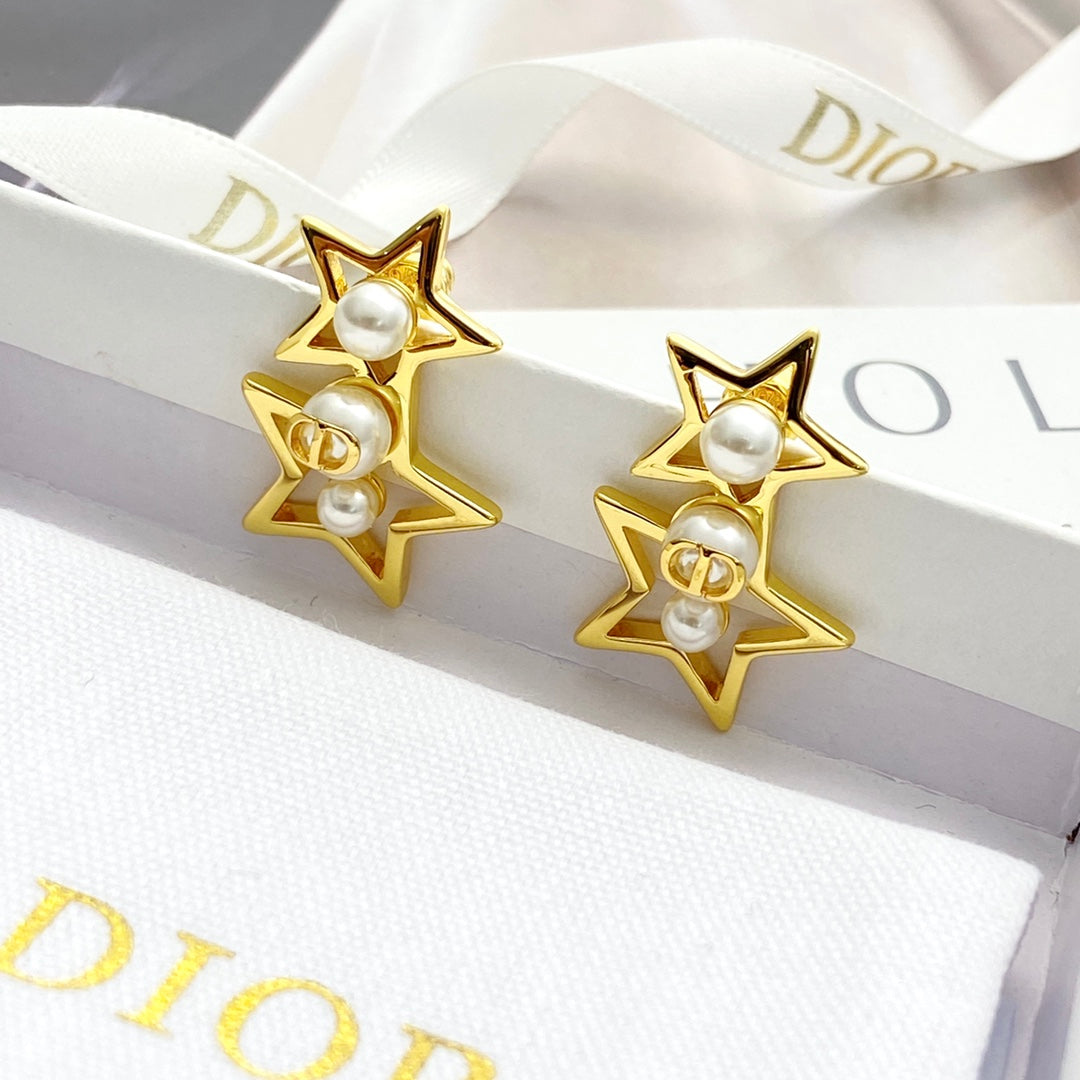 Hollow star pearl earrings