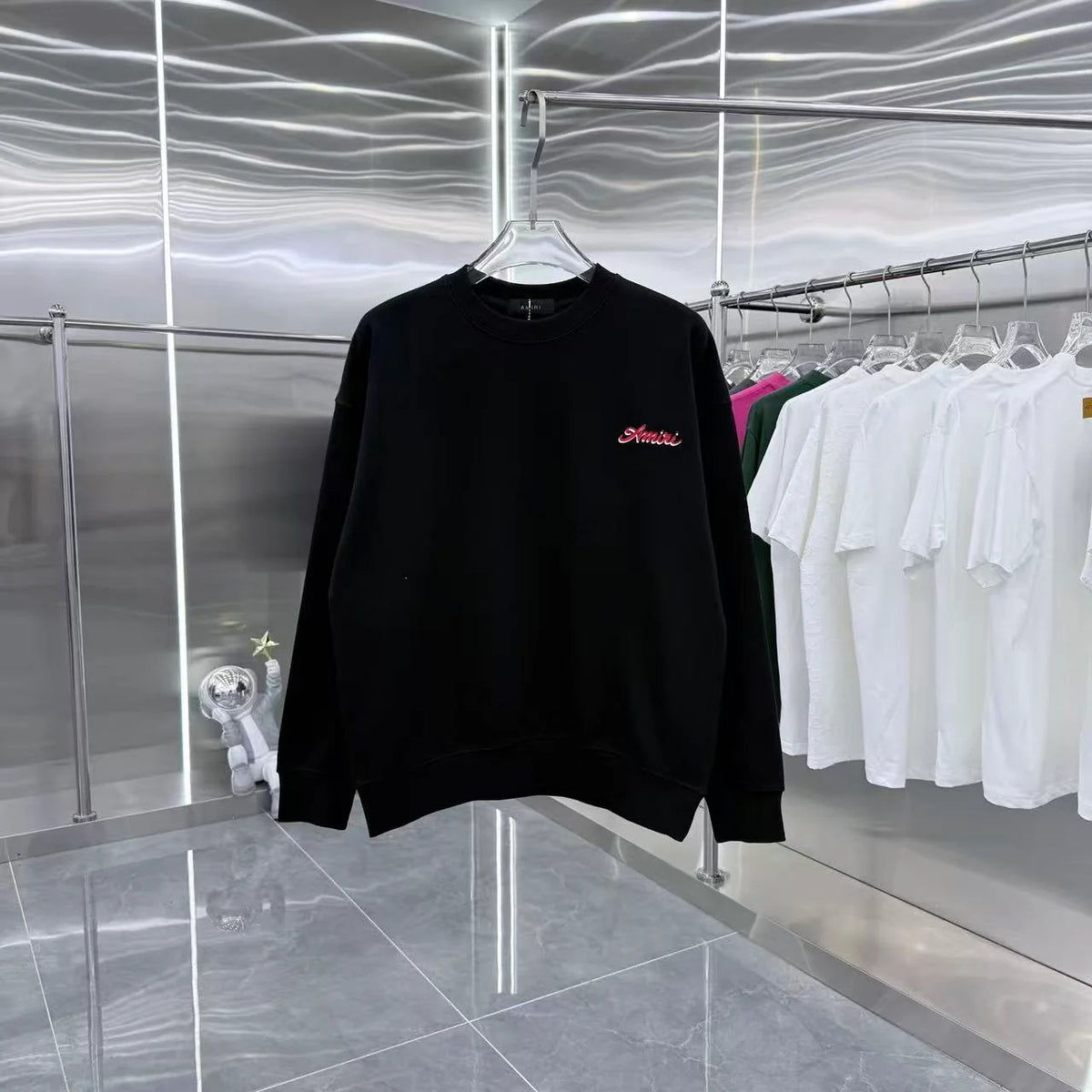 Round neck long sleeved sweatshirt