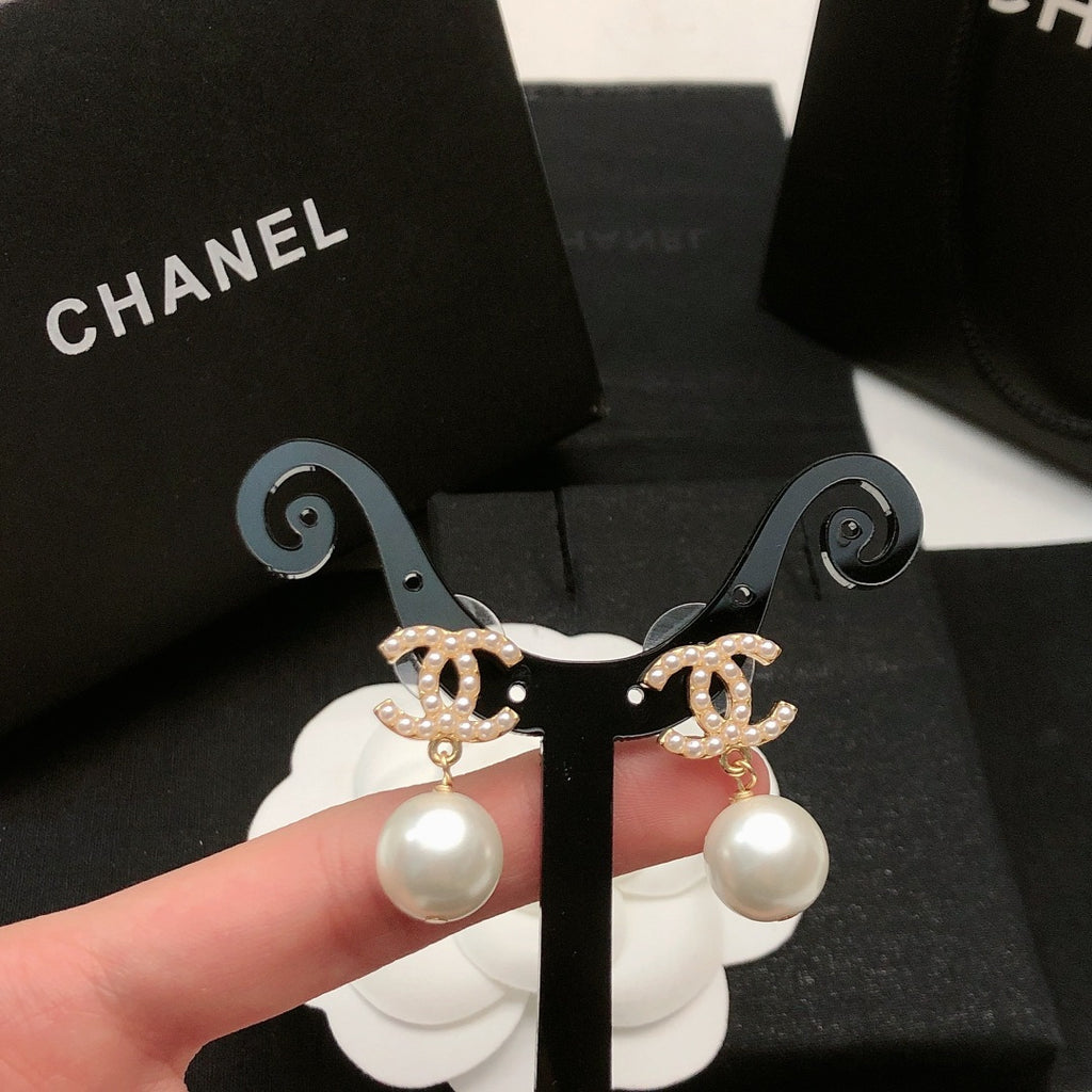 New early spring pearl earrings