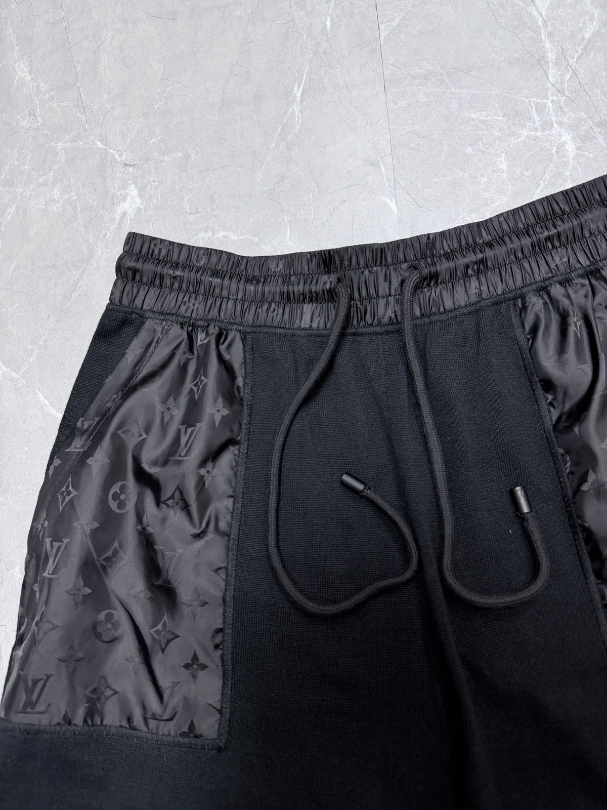The new shorts are made of elegant cotton knit fabric