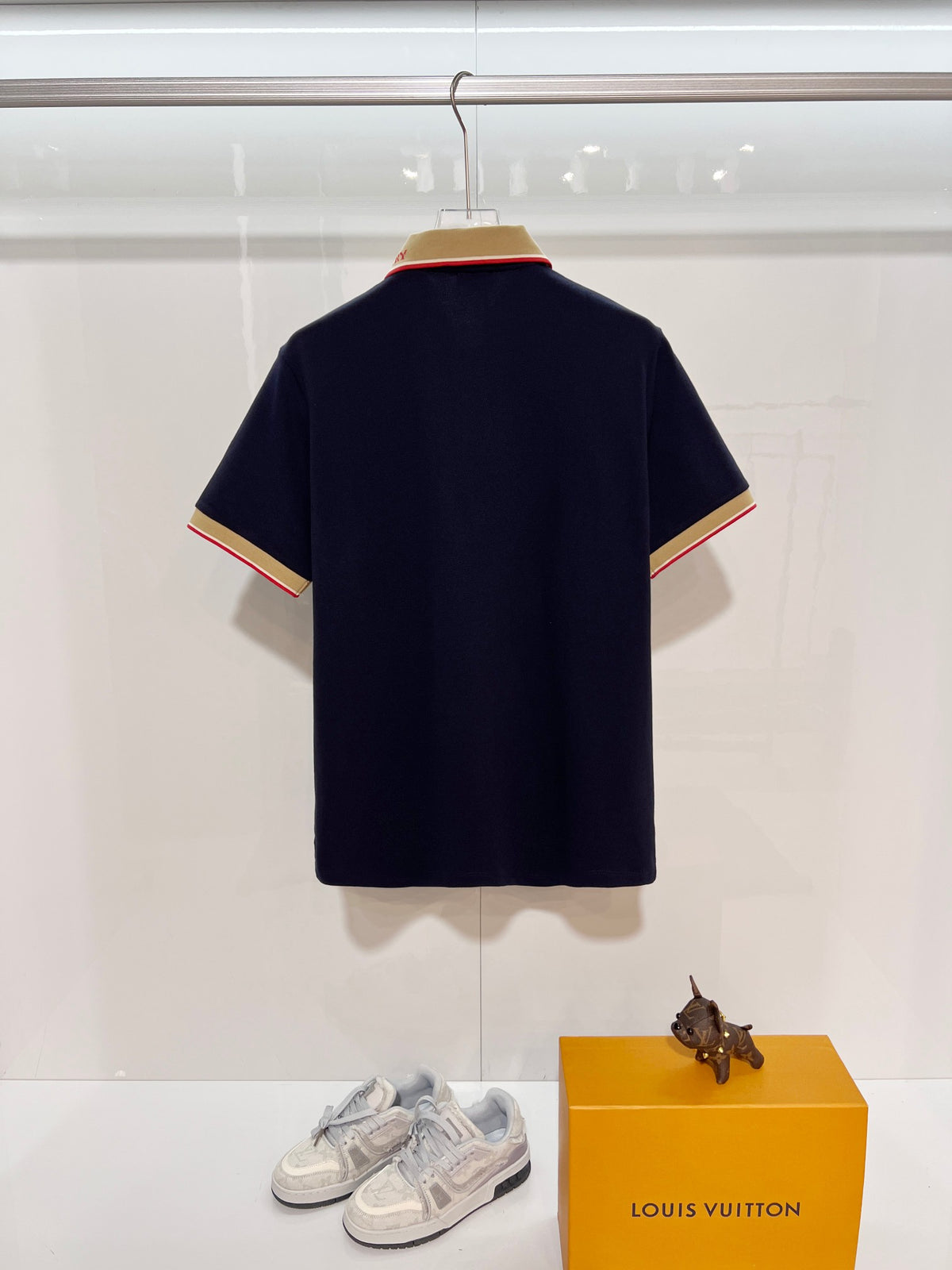 Color blocked flat machine collar with dark embroidery letters polo shirt