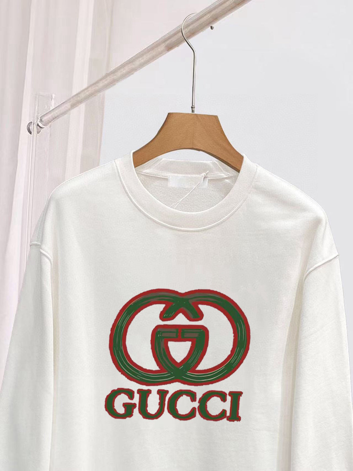 New long sleeved round neck sweatshirt 1