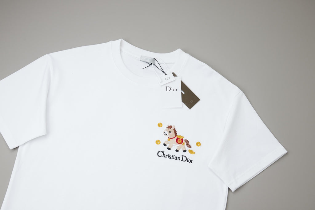 Light luxury embroidered T-shirt