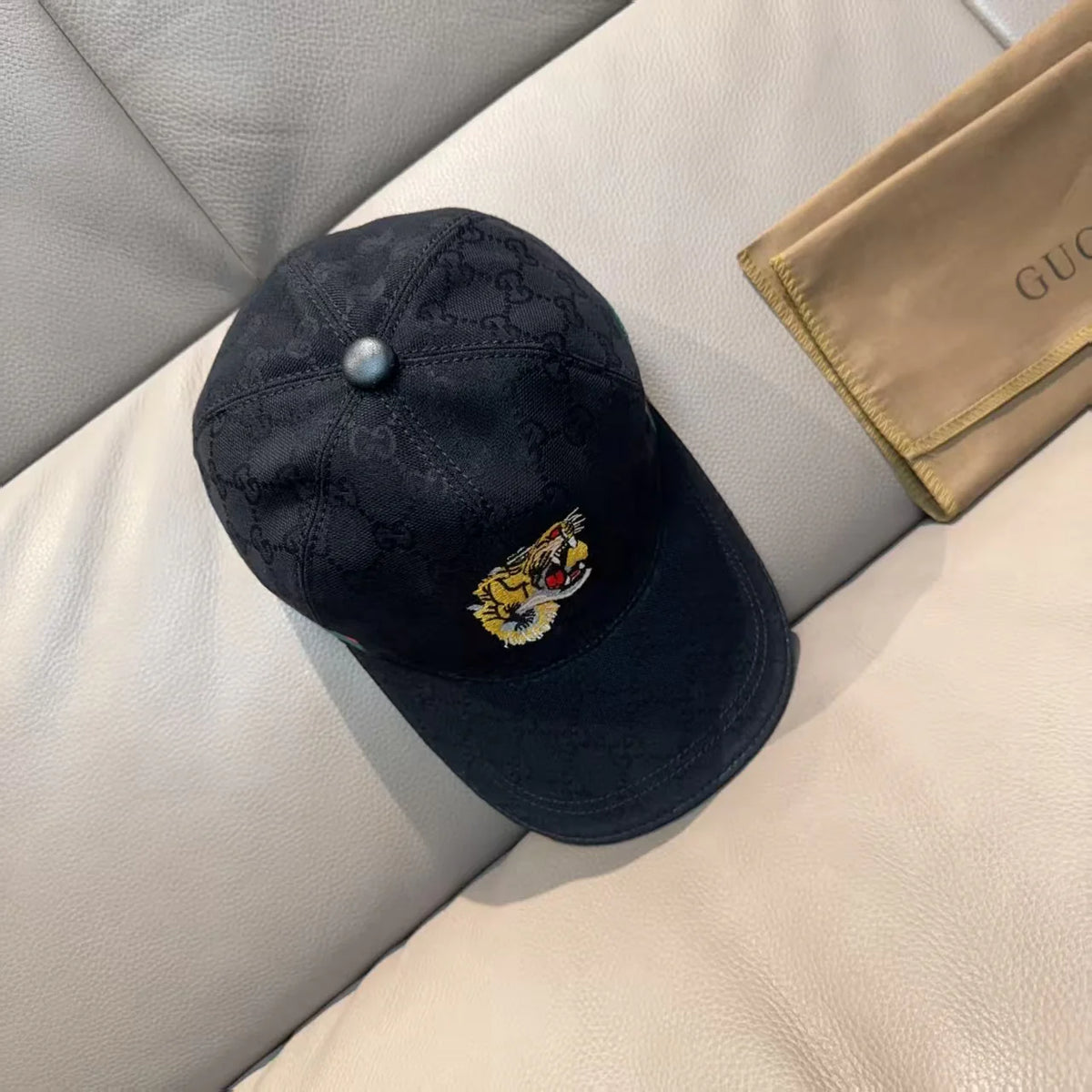 New embroidered baseball cap