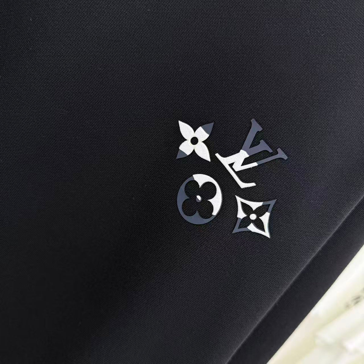 Autumn and winter new round neck long sleeved sweatshirt
