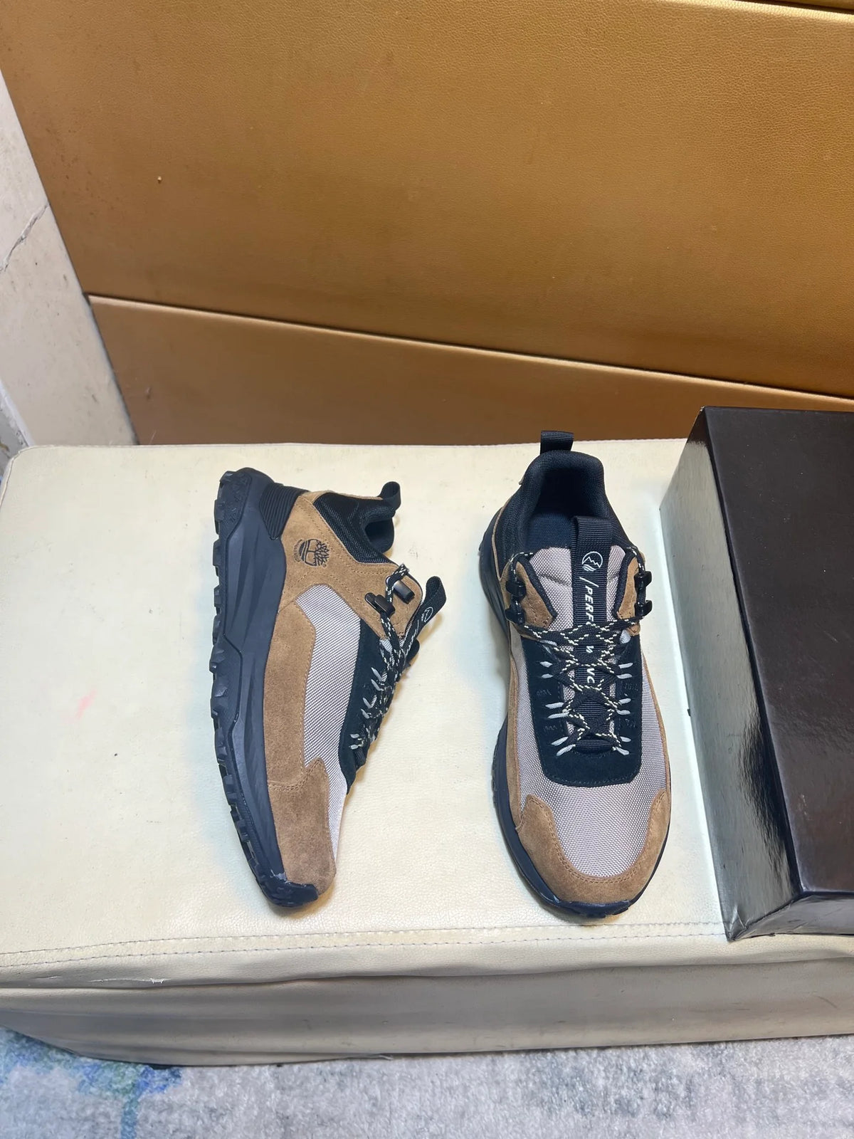 Low cut outdoor casual shoes
