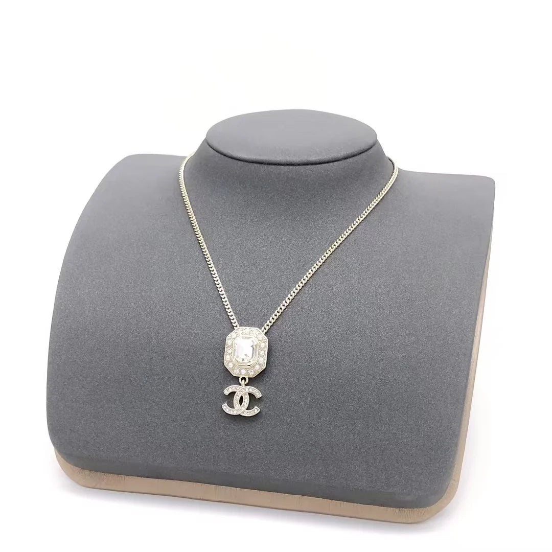 New block necklace