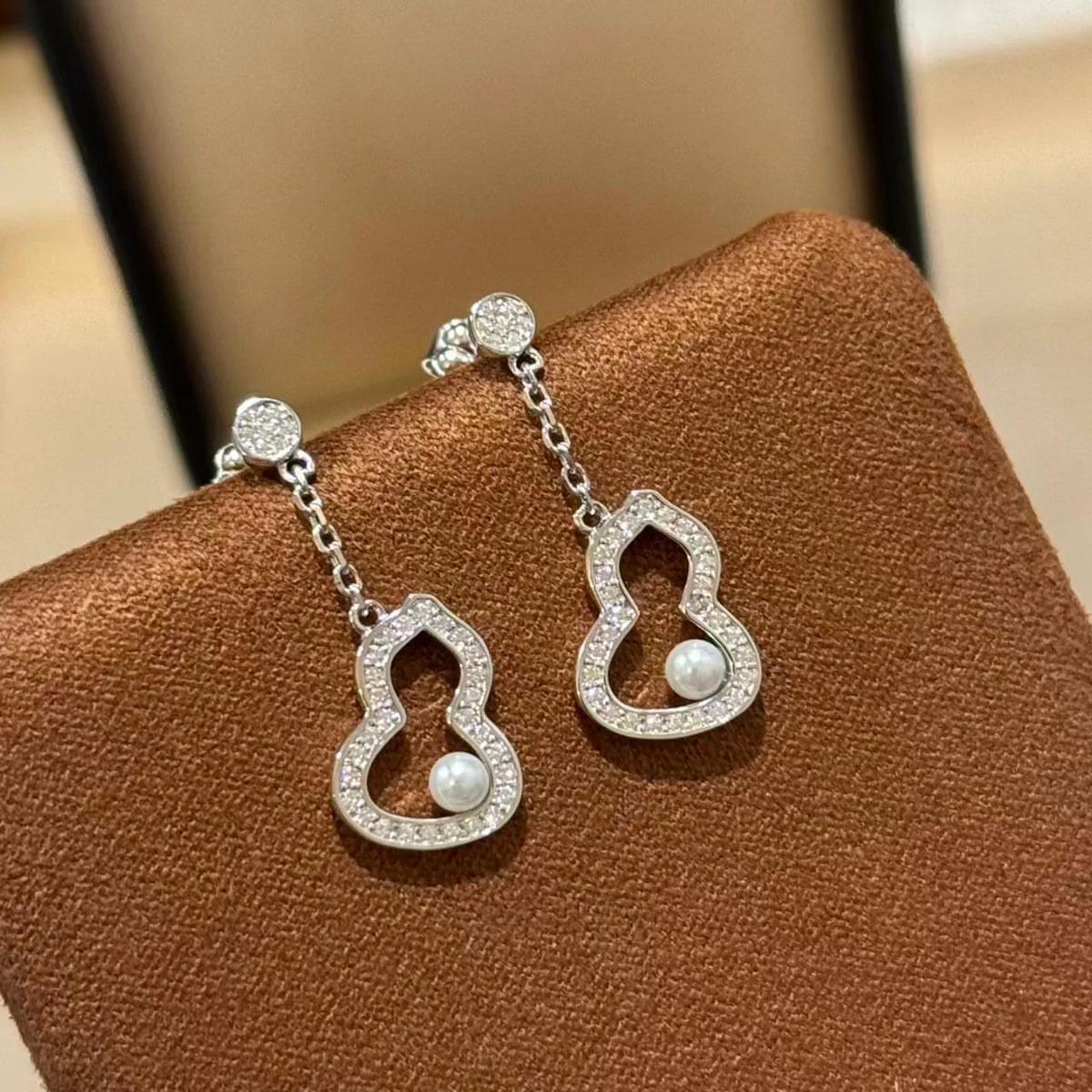 New gourd pearl tassel earrings