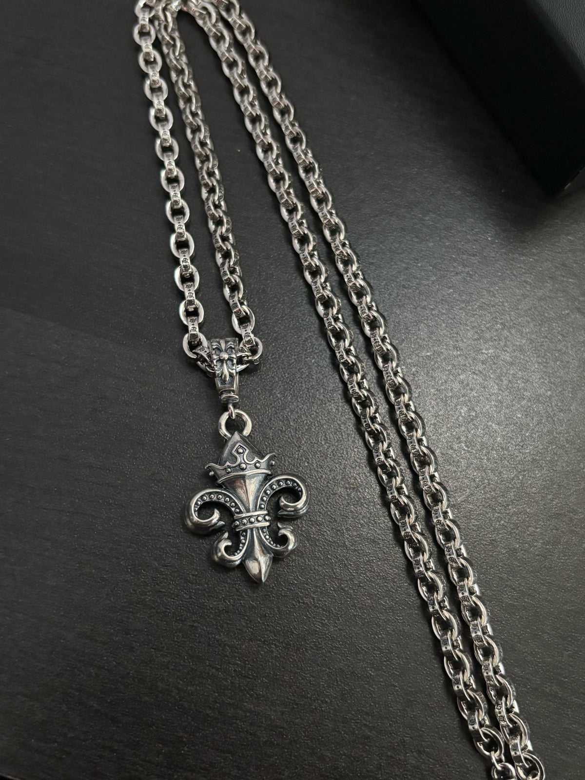 Letter Scout Flower Necklace