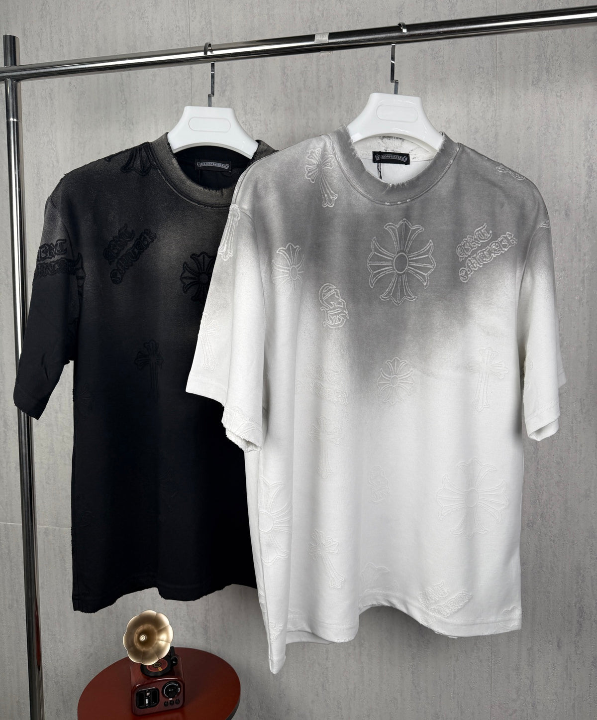 American style acid pickling, laser burning, flower pasting, fabric embroidery, couple casual short sleeved T-shirt