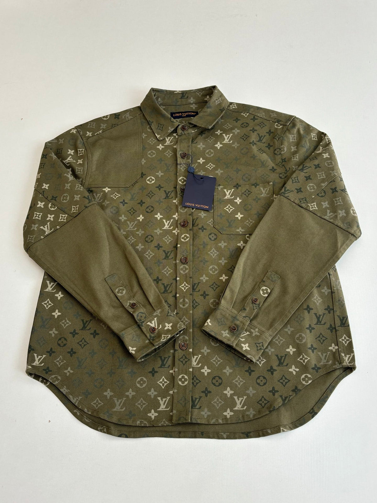 Full printed camouflage pointed collar long sleeved shirt