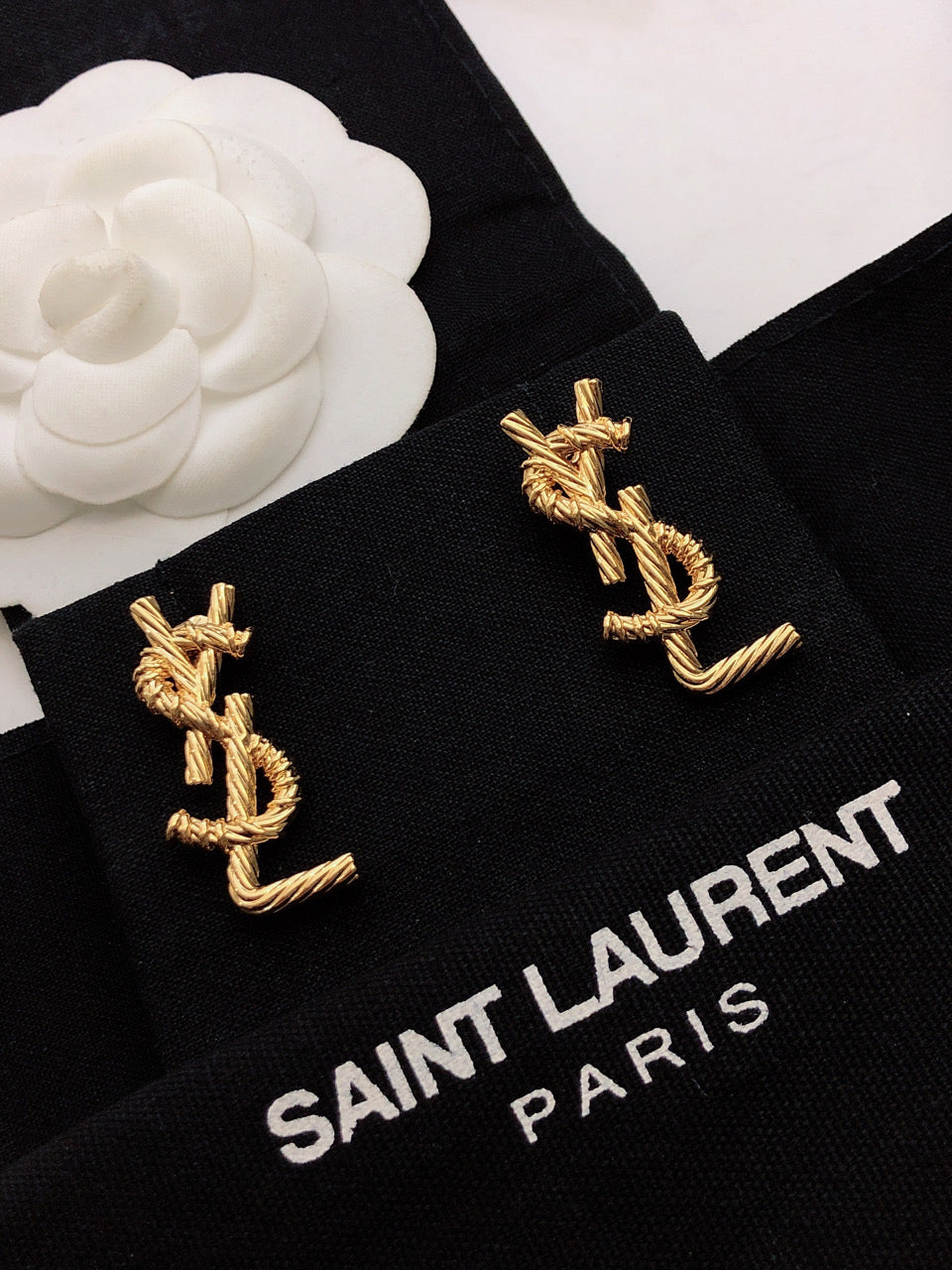 Classic luxury earrings