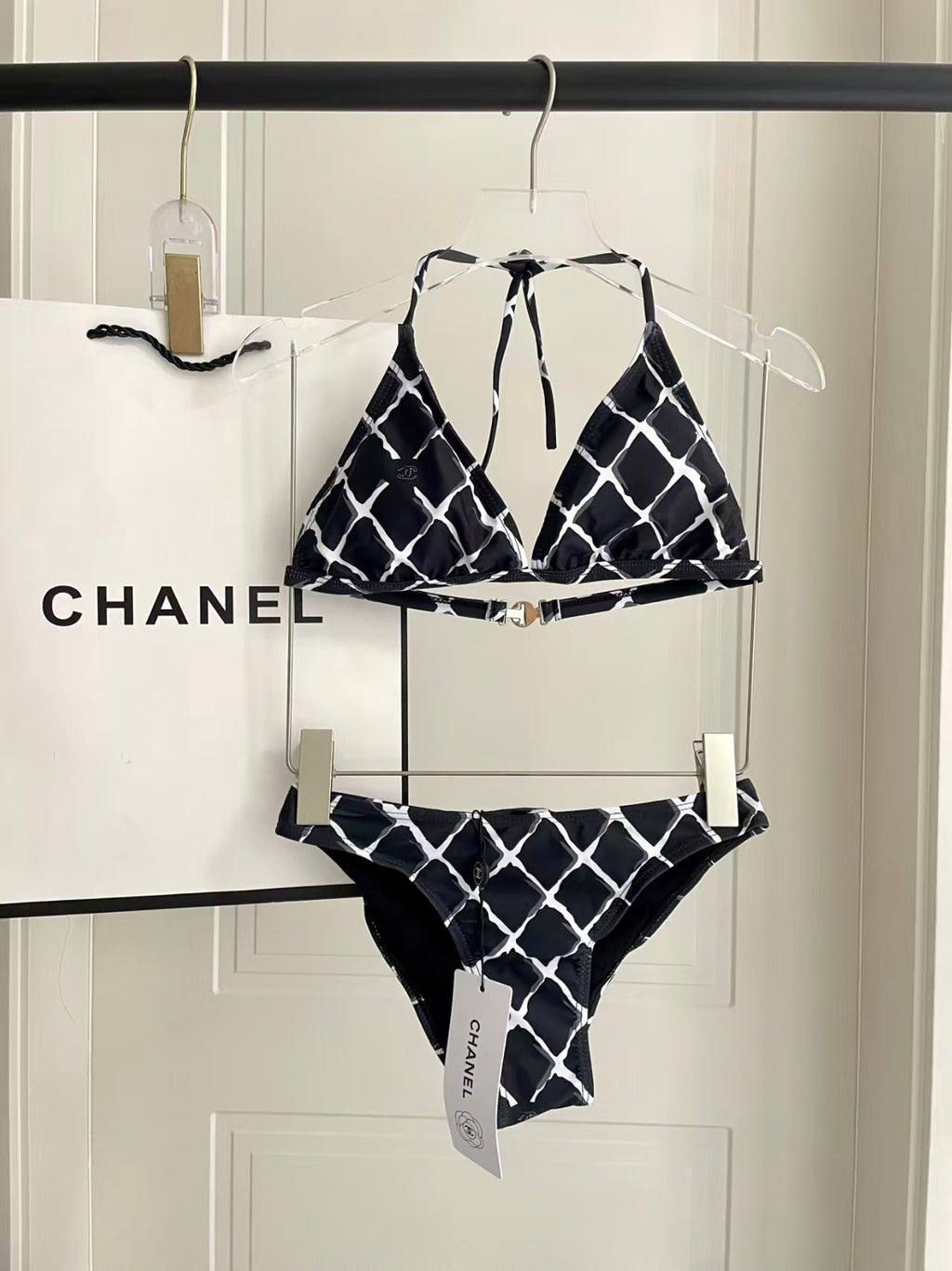 New quick drying elastic swimsuit