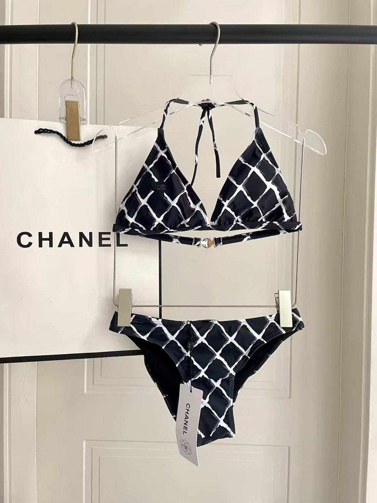New quick drying elastic swimsuit