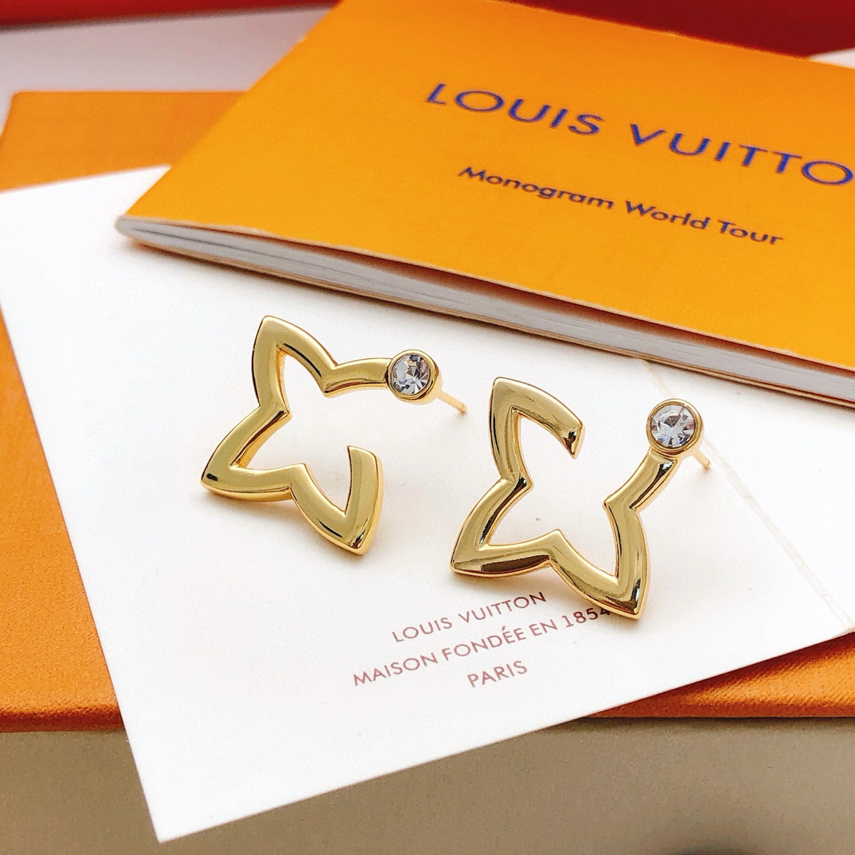 latest model 🆕🆕 Smooth ear studs