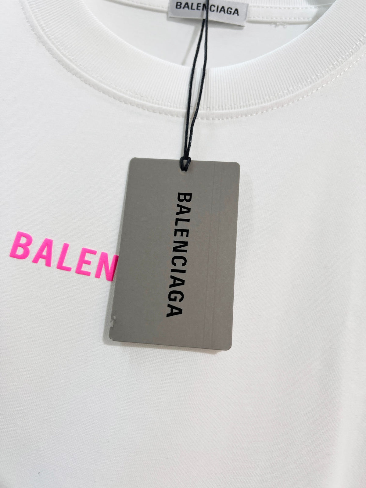 Foam offset small letter round neck T-shirt