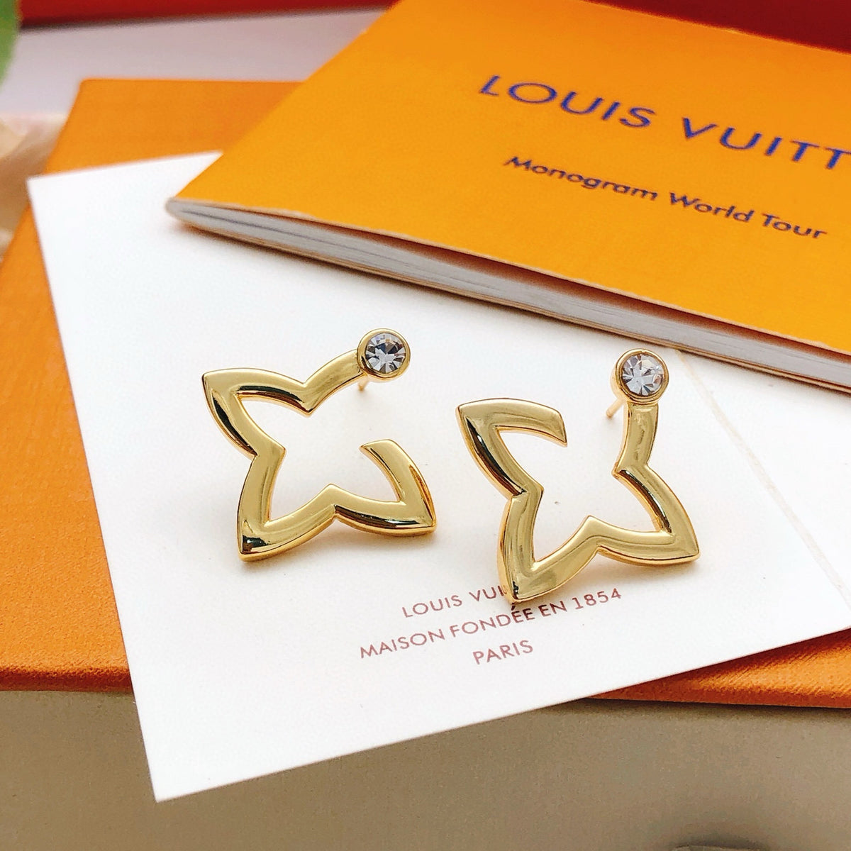 latest model 🆕🆕 Smooth ear studs
