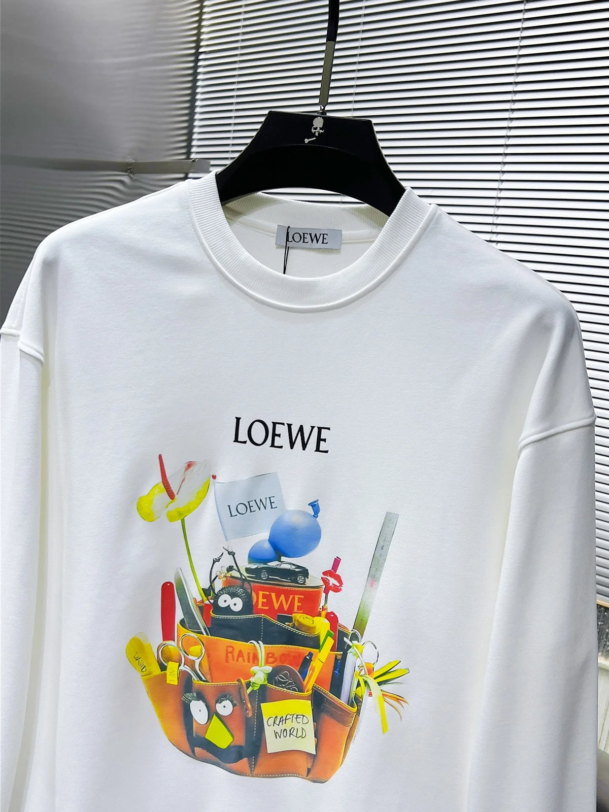 New long sleeved round neck sweatshirt