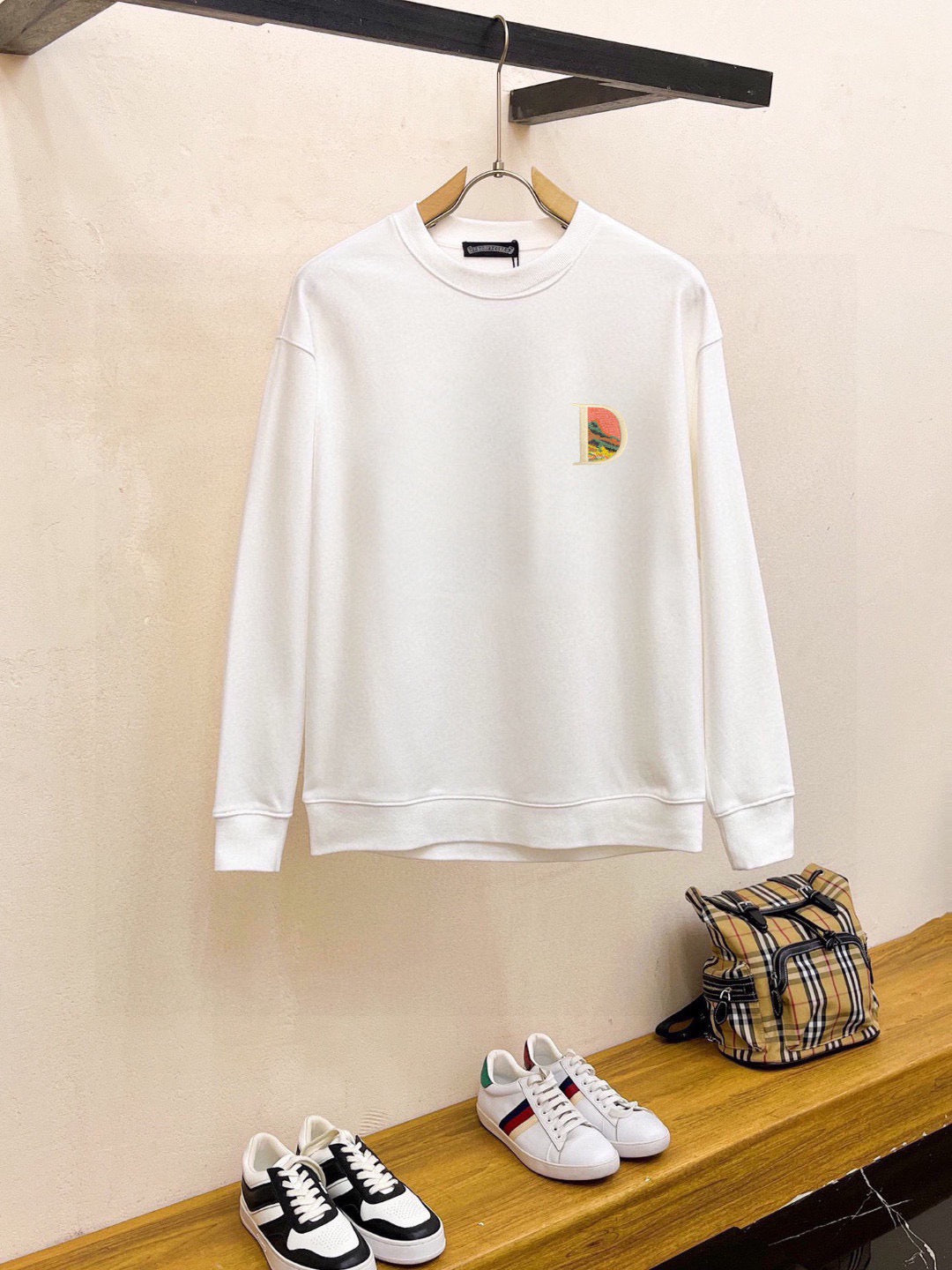 Latest long sleeved round neck sweatshirt 2