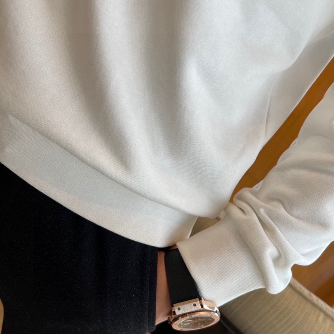 New long sleeved round neck sweatshirt 7