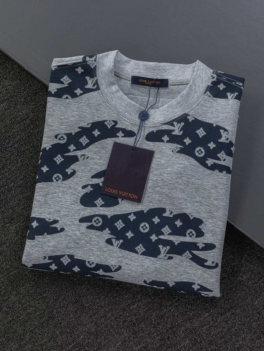 Full body cutting 🔥 Burning Flowers Clouds ☁️ letter logo 🪡 Embroidered round neck short sleeved T-shirt