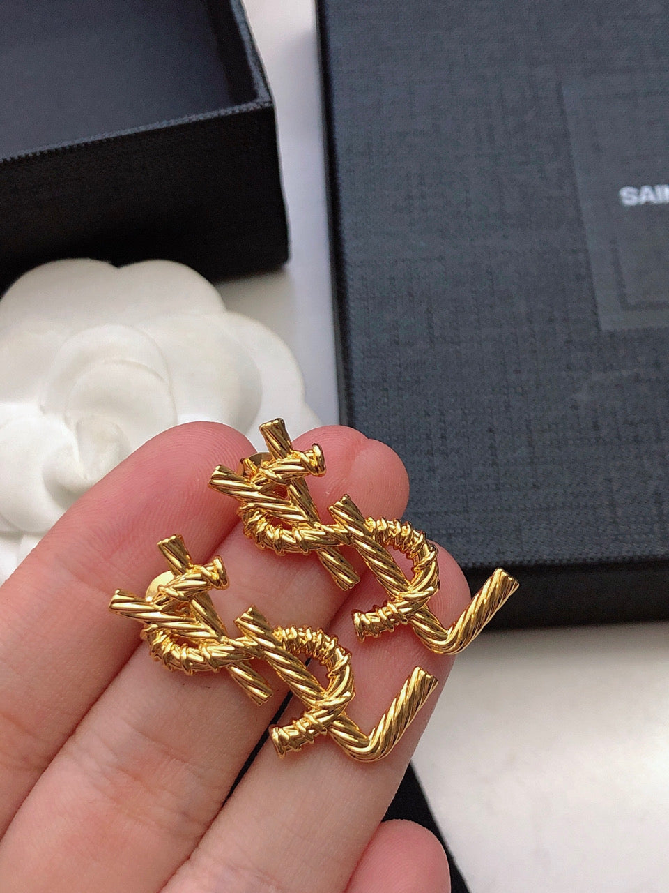 Classic luxury earrings