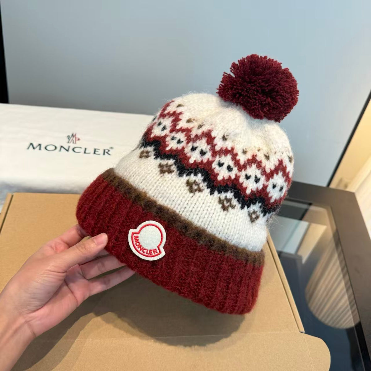Explosive woolen hat