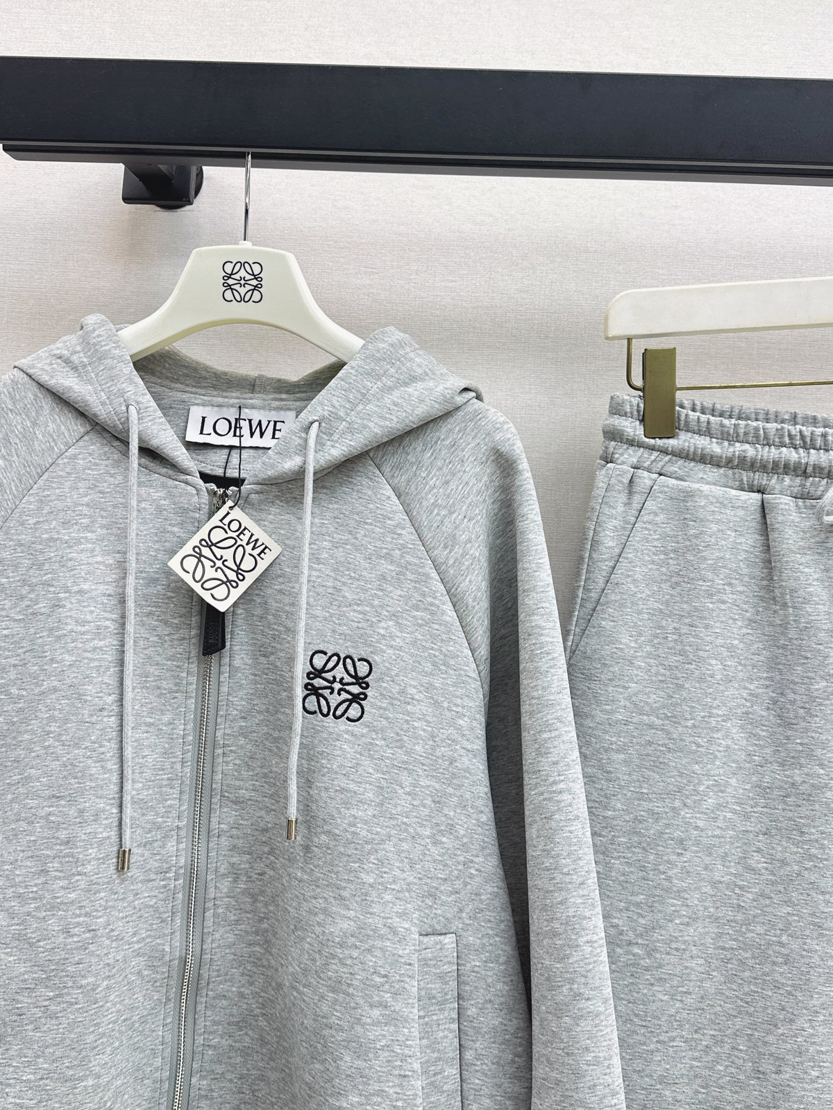 Loose-fitting hooded jacket and trousers