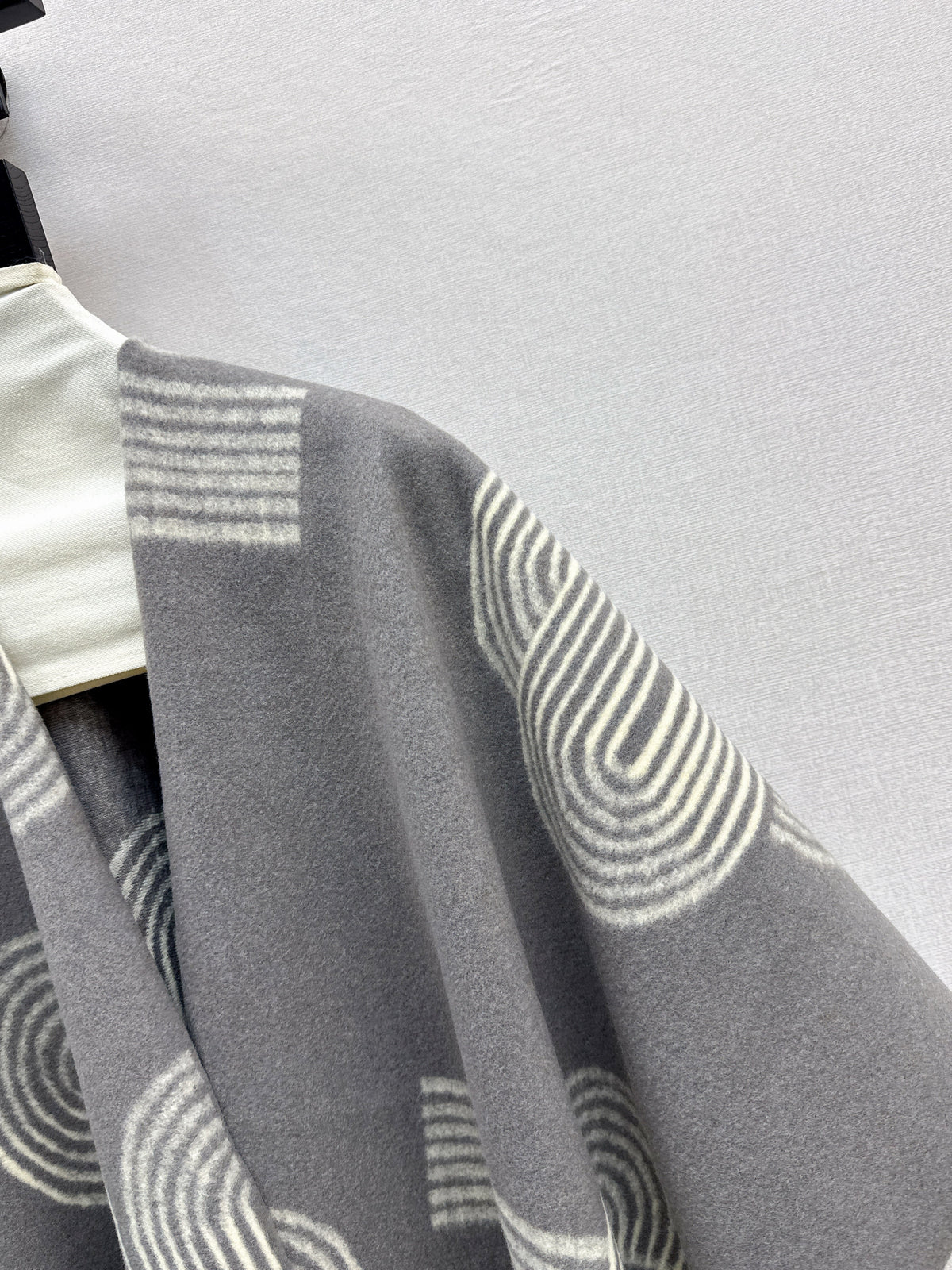 25fw Knitted cloak, shawl jacket