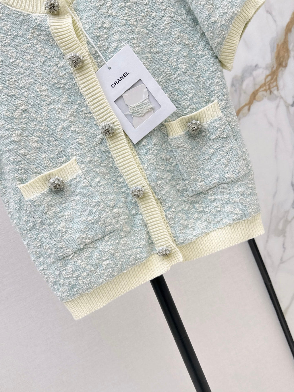 Short-sleeved cardigan with contrasting trim