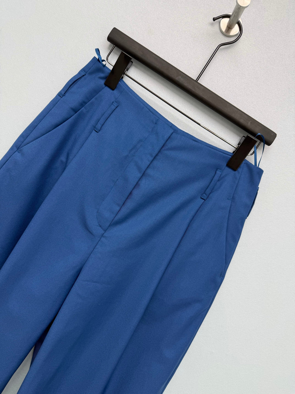 High-Waisted Cropped Trousers with Cuffed Hems