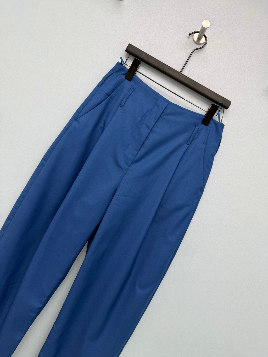 High-Waisted Cropped Trousers with Cuffed Hems