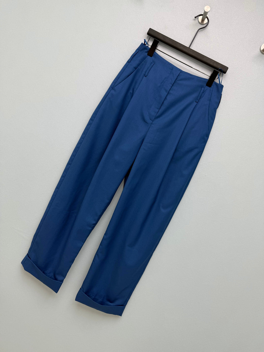 High-Waisted Cropped Trousers with Cuffed Hems