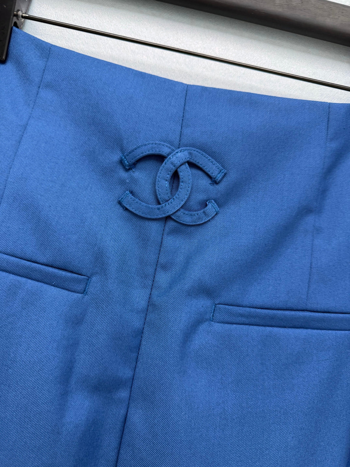 High-Waisted Cropped Trousers with Cuffed Hems