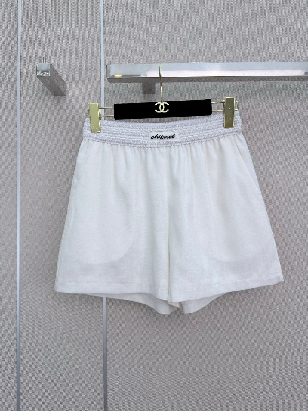 Elastic-waist shorts